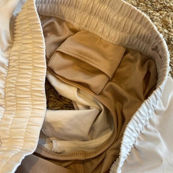 Athleta Mesh Racer Run Short  4” Inseam White Womens Size XS - Picture 7 of 8